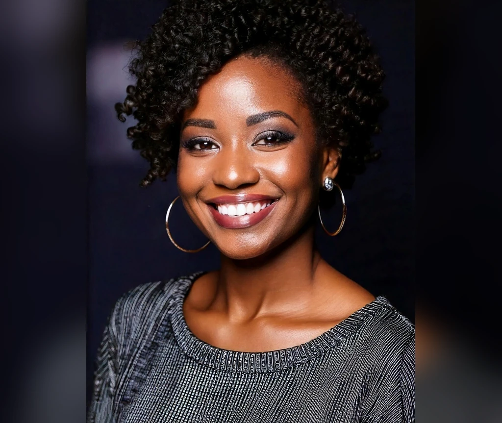 Short hairstyles for Black women - smiling woman with short defined curls